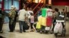Cubanos en el aeropuerto José Martí.