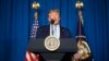 El Presidente de Estados Unidos Donald Trump habla el viernes ante un grupo de periodistas en su residencia de Mar-a-Lago, en la Florida (Foto: Jim Watson/AFP).