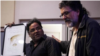 Joel del Río (izq.) recibe el Premio de Periodismo Cultural José Antonio Fernández de Castro de manos de Abel Prieto.