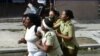 Uno de los múltiples arresto de la líder de las Damas de Blanco, Berta Soler. (Foto: Angel Moya)