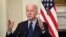 El presidente Biden celebra la decisión del Senado, el 6 de marzo de 2021. (Saul Loeb / AFP).