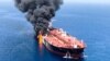 Un tanquero de petróleo tras ser atacado en el Golfo de Omán.