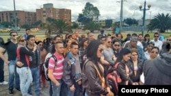 Médicos cubanos quedaron a la deriva en Bogotá tras la suspensión del Programa Parole, algunos lograron llegar a EEUU.