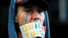Una manifestante protesta contra el gobierno de Nicolás Maduro en Caracas, Venezuela. (Archivo)