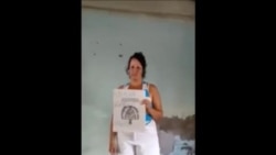 VIDEO. Yanela Lucía Reyes quema ejemplar del Proyecto de Reforma Constitucional VIDEO. Yanela Lucía Reyes quema ejemplar del Proyecto de Reforma Constitucional