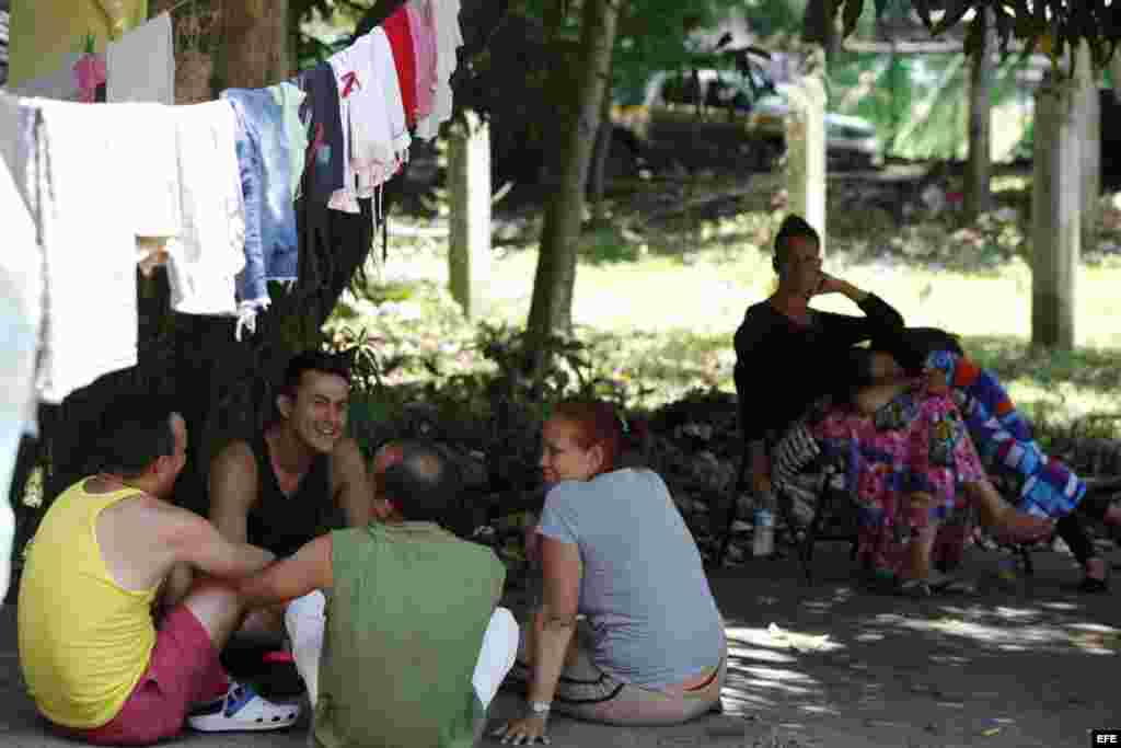 Cerca de 300 cubanos se encuentran refugiados en varias iglesias de la capital panameña y en la sede de Cáritas.  