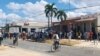 Cola en una TRD de Camagüey. (Foto: Facebook de La Hora de Cuba)