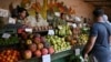 Centenares de negocios privados en cuba han sido forzados a vender la mercancía / Foto: REUTERS/Stringer