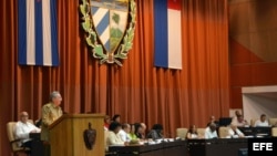 Raúl Castro, pronuncia un discurso hoy, viernes 8 de julio de 2016, en La Habana (Cuba), como clausura del primer pleno del año de la Asamblea Nacional de Cuba (Parlamento unicameral), donde se analiza la marcha de la economía en el primer semestre de 20