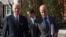 El presidente Joe Biden (izq.) junto a su asesor de Seguridad Nacional para el Hemisferio Occidental, Juan González. Tomado de @Cartajuanero