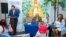 Conferencia "¿Qué es el castrochavismo?", en la tienda Sentir Cubano, de la emblemática Calle Ocho, en Miami.