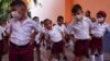 Niños en La Habana, en el primer día de clases el 5 de septiembre de 2022. (Reuters/Alexandre Meneghini).