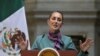 La presidenta de México, Claudia Sheinbaum, habla durante la Cumbre de Alto Nivel entre líderes y empresarios mexicanos y estadounidenses en el Palacio Nacional de la Ciudad de México el 15 de octubre de 2024. (Foto de Yuri CORTEZ / AFP)