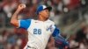 El pitcher cubano Raisel Iglesias, entre los peloteros de la isla que jugarán en los playoff de MLB.(Dale Zanine-Imagn Images vía Reuters)