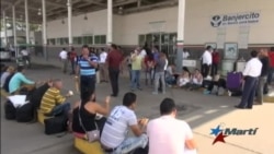Se acumulan cubanos a la espera de salvoconductos Se acumulan cubanos a la espera de salvoconductos