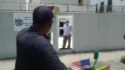 Impiden protesta de Daniel Llorente frente a embajada de Cuba en Guyana Impiden protesta de Daniel Llorente frente a embajada de Cuba en Guyana