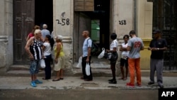 Ante el estancamiento, cubanos piden más apertura económica, mejoras en los servicios sociales y libertades políticas.