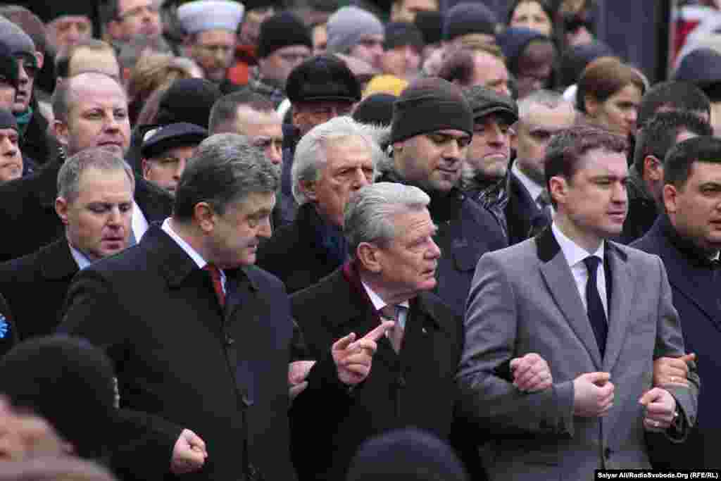 El presidente Petró Poroshenko junto al presidente alemán, Joachim Gauck.  