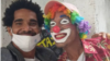 Manuel de la Cruz, caracterizando al payaso Desparpajo, junto a Luis Manuel Otero Alcántara, impulsor del Movimiento San Isidro.