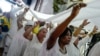 Practicantes de la religión yoruba durante un ritual en la presentación de la Letra del Año, en La Habana. (Adalberto ROQUE/AFP).
