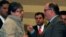 El ministro de Relaciones Exteriores de Colombia Carlos Holmes Trujillo (I) habla con el enviado del dirigente opistor venezolano Juan Gauidó Julio Borges antes de un acto público en Bogotá, Colombia, el 27 de abril de 2019 © AFP Juan BARRETO