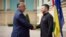 El encuentro entre el primer ministro húngaro, Viktor Orbán (izq.), y el presidente ucraniano, Volodymyr Zelenskyy, en Kyiv, el 2 de julio de 2024
