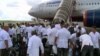 Médicos cubanos regresan de Africa