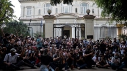 Interrogados dos jóvenes catolicos por solidarizarse con artista detenido Interrogados dos jóvenes catolicos por solidarizarse con artista detenido