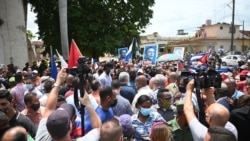 Joven arrestado en San Antonio de los baños por filmar las protestas desde su casa Joven arrestado en San Antonio de los baños por filmar las protestas desde su casa