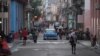 Las autoridades han reconocido que la población cubana mantuvo una tendencia al envejecimiento y al decrecimiento en 2024, pero las cifras oficiales estarían muy por debajo de la realidad, señala experto.
