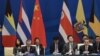 El ministro de Exteriores costarricense Manuel González Sanz (i), y su homólogo chino Wang Yi (d), en la primera reunión ministerial del foro China-CELAC, en Pekín.