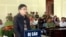 El activista Nguyen Viet Dung en un proceso judicial en Nghe An, Vietnam, el 12 de abril de 2018. (Bich Hue/ Vietnam News Agency via AP).