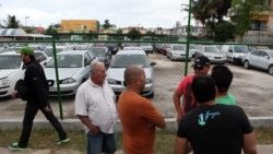 Pobladores de Pinar del Río opinan sobre venta de autos Pobladores de Pinar del Río opinan sobre venta de autos