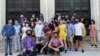 Integrantes del 27N y miembros del MSI visitan la Iglesia de Reina el jueves 17 de diciembre de 2020.