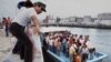 Cubanos llegan a Florida en el éxodo del Mariel. (Archivo)