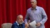 Miguel Díaz Canel (der) y el primer ministro Manuel Marrero durante una conferencia en La Habana en diciembre pasado. (Yamil Lage/AFP/Archivo)