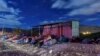 Migrantes venezolanos en camino a Perú en la carretera Panamericana.