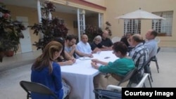 David A. Duckenfield, subsecretario adjunto para Comunicaciones del Departamento de Estado de EEUU, sostuvo un encuentro con nueve periodistas independientes cubanos.