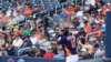 Yuli Gurriel, esperando su turno al bate con los Astros de Houston en el Parque de entrenamiento de West Palm Beach.