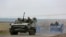Vehículos del ejército ruso avanzan por una carretera en una zona controlada por fuerzas separatistas prorrusas cerca de Mariúpol, Ucrania, el 18 de abril de 2022. (AP Foto/Alexei Alexandrov).